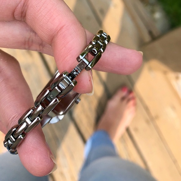 Silver Guess Watch✨ - Picture 4 of 4